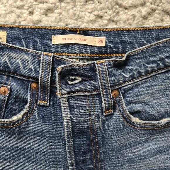 Levi's Wedgie Straight Jeans - Picture 2 of 7